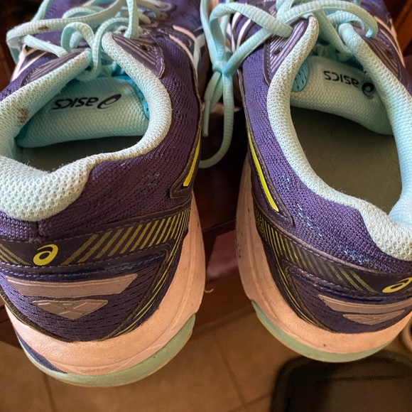Womens sjze 11 ASICS shoes - Picture 2 of 4